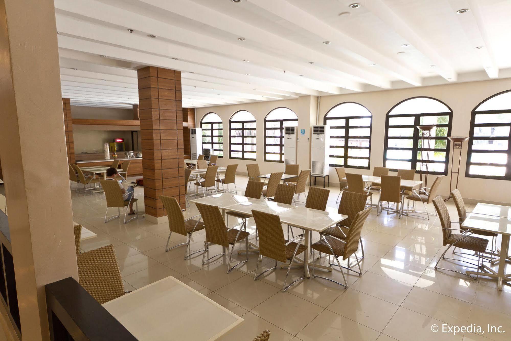 Egi Resort & Hotel Мактан Экстерьер фото